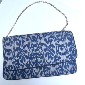 CHICO’S envelope clutch/chain shoulder strap navy/gray Ikat print